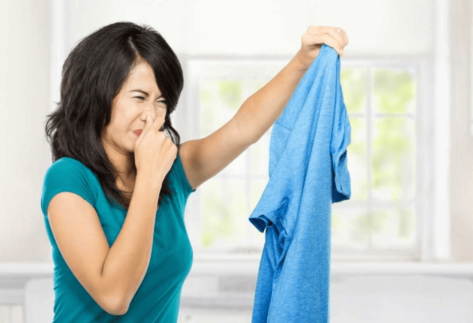 Mặc quần áo ẩm ướt tiềm ẩn nhiều nguy cơ gây hại